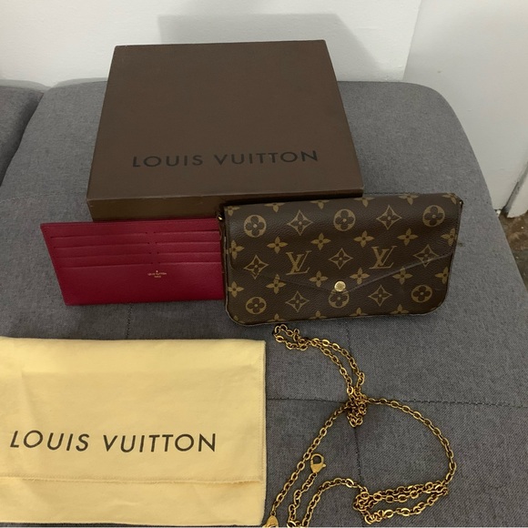 Louis Vuitton crossbody clutch. Strap detachable. Burgundy color interior. - Picture 5 of 7